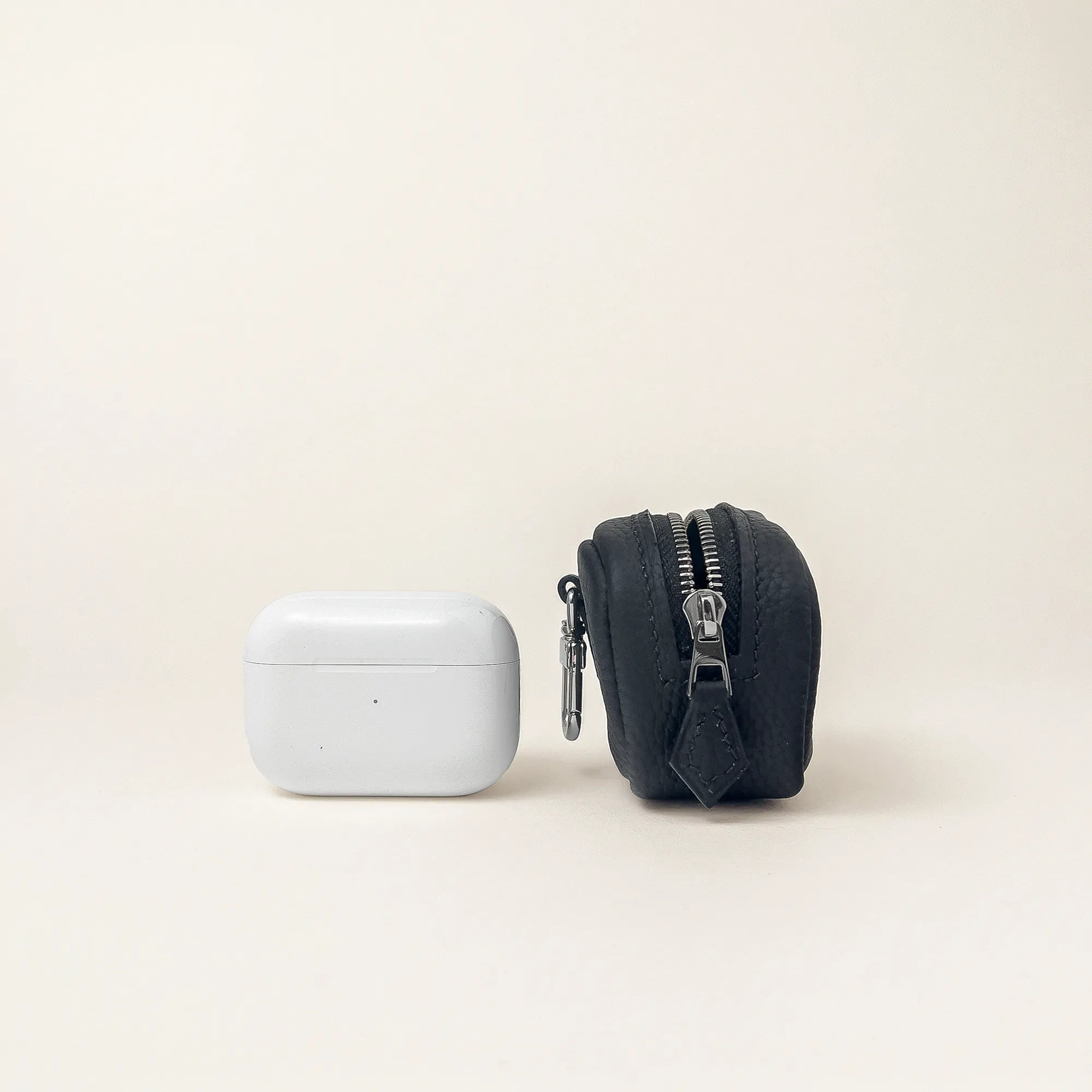 Airpods Zipped Pouch - Noir